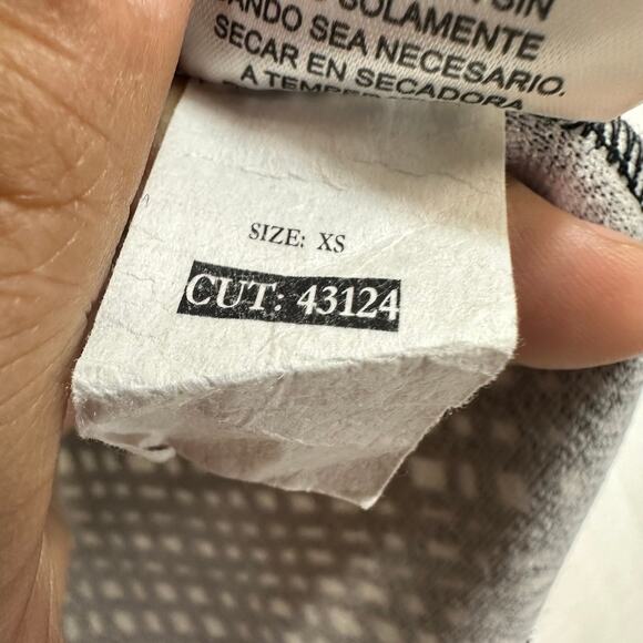 Bar III Women's XS Graphic Check Printed 3/4 Sleeve Top Blouse Formal Zip Back - Picture 8 of 8